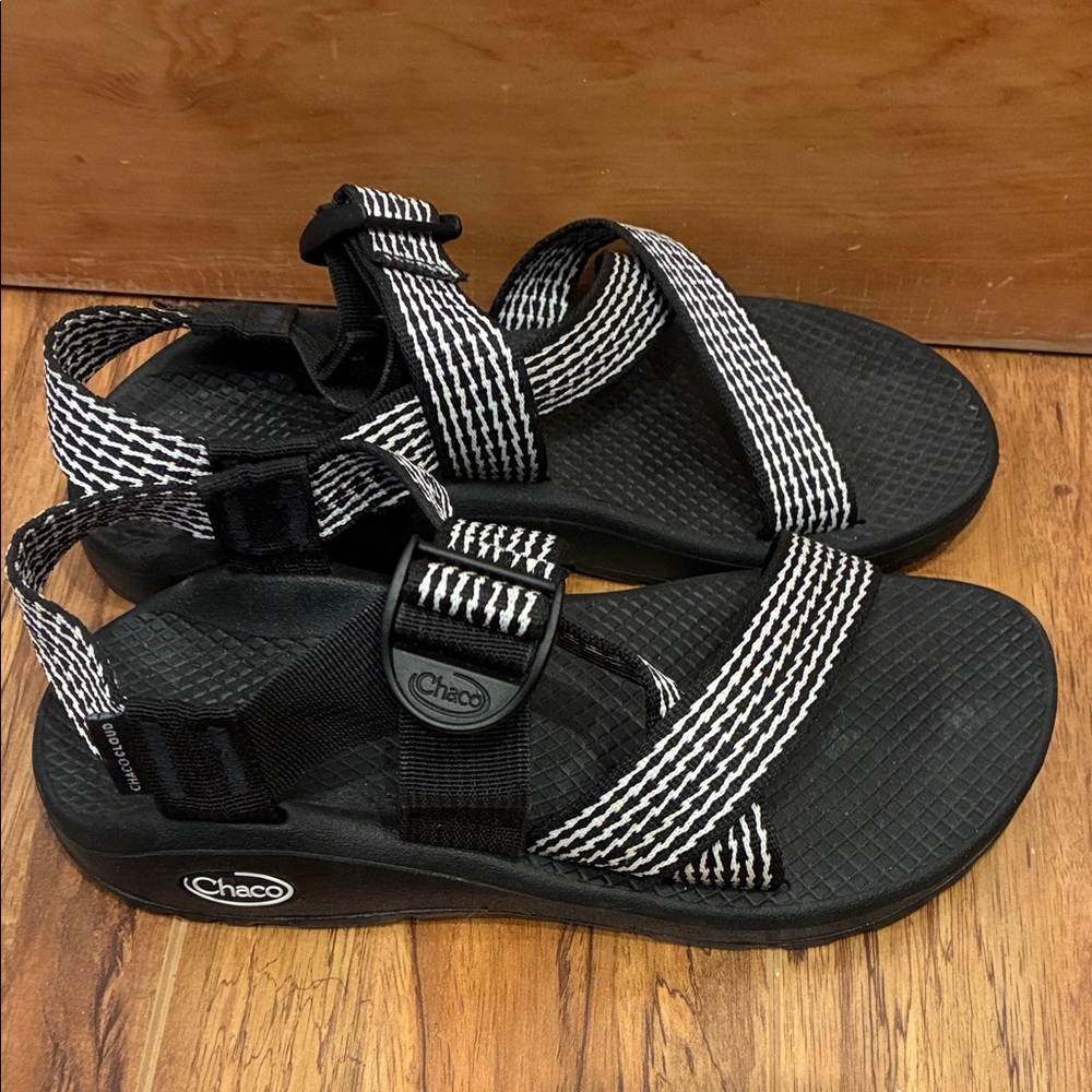 Chaco Black and White Sandals - Picture 4 of 5